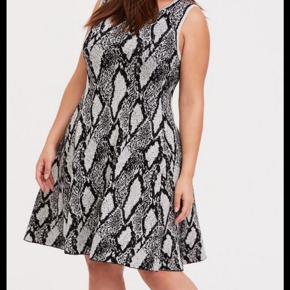 NWT Torrid Black Snakeskin Print Sweater-knit
Trapeze Dress Size 2X - Picture 5 of 15